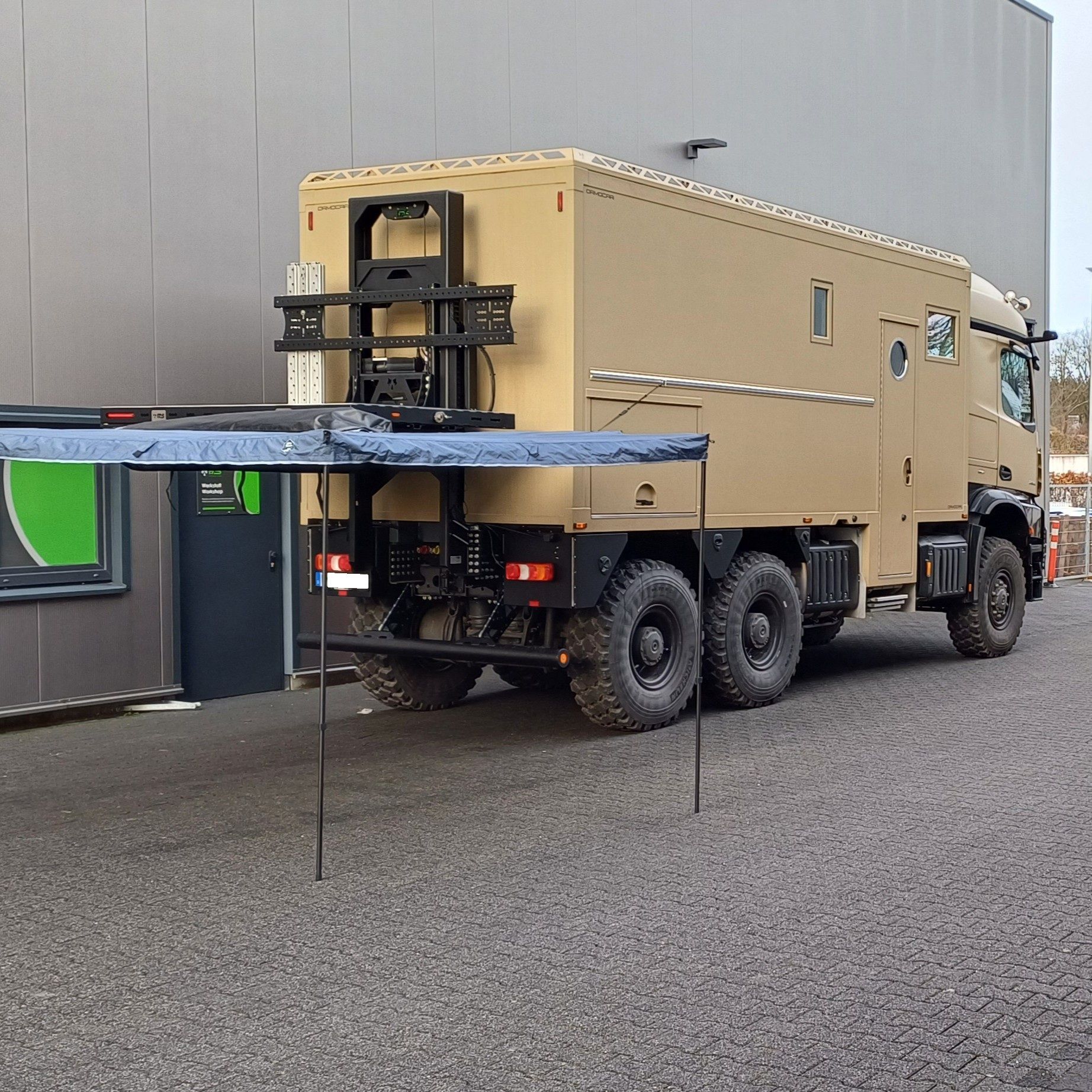 Auslieferung Heckträger XL mit 270°-Markise