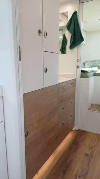 Küche und Flur - Kühlschrank und Backofen